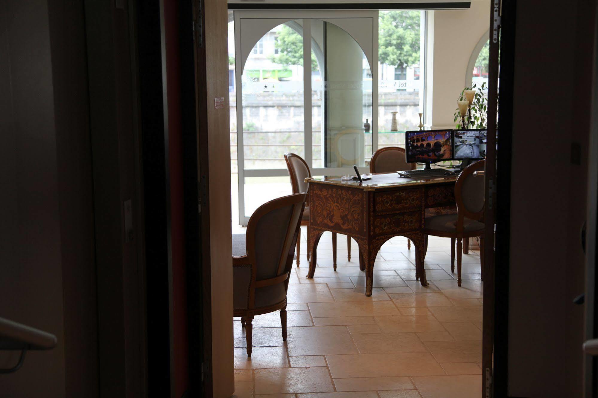 Hotel Vauban เบอซองซง ภายนอก รูปภาพ