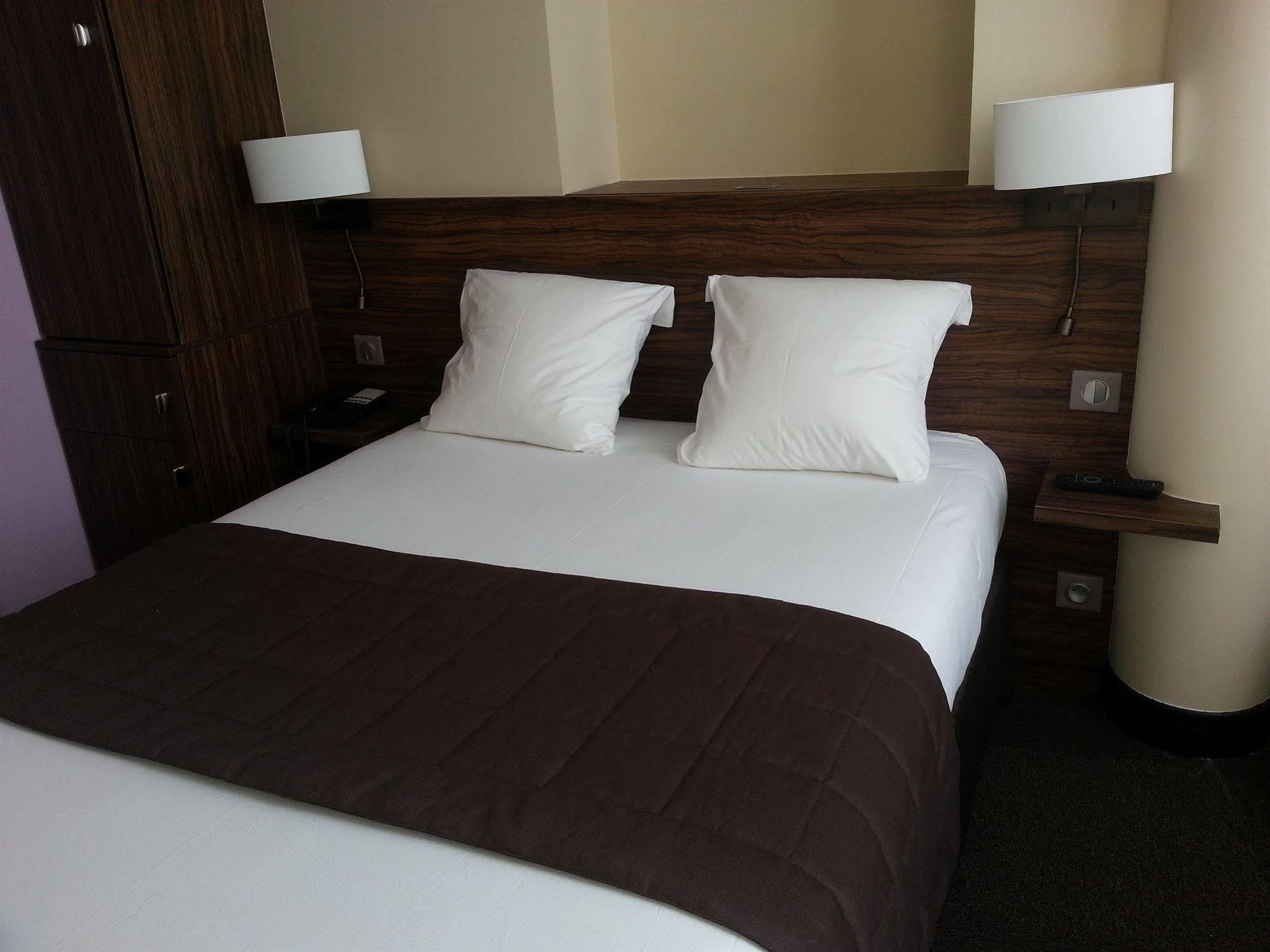 Hotel Vauban เบอซองซง ภายนอก รูปภาพ