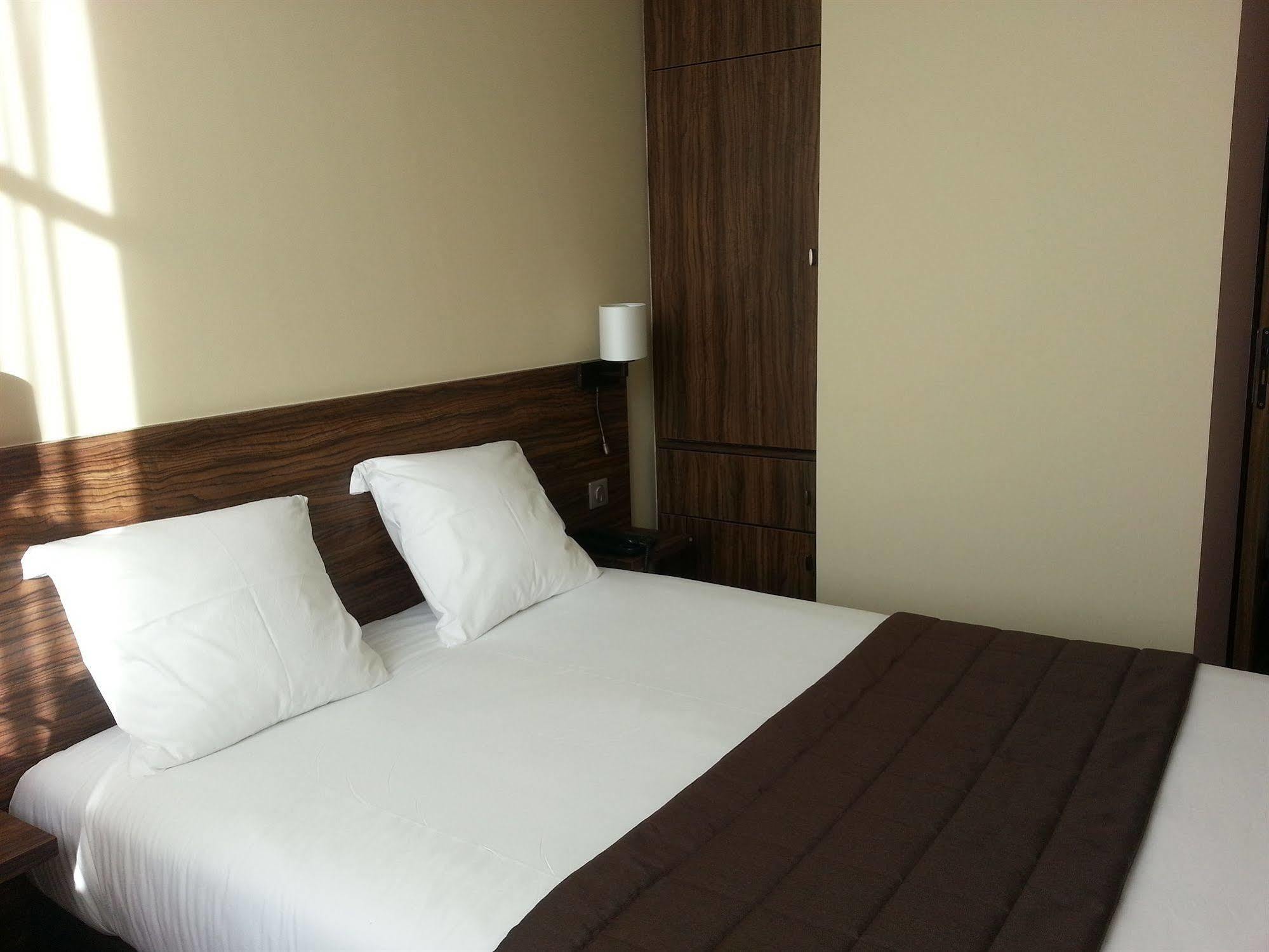 Hotel Vauban เบอซองซง ภายนอก รูปภาพ