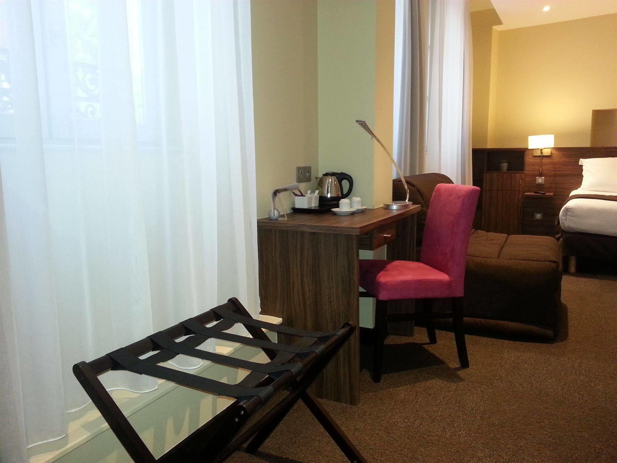 Hotel Vauban เบอซองซง ภายนอก รูปภาพ